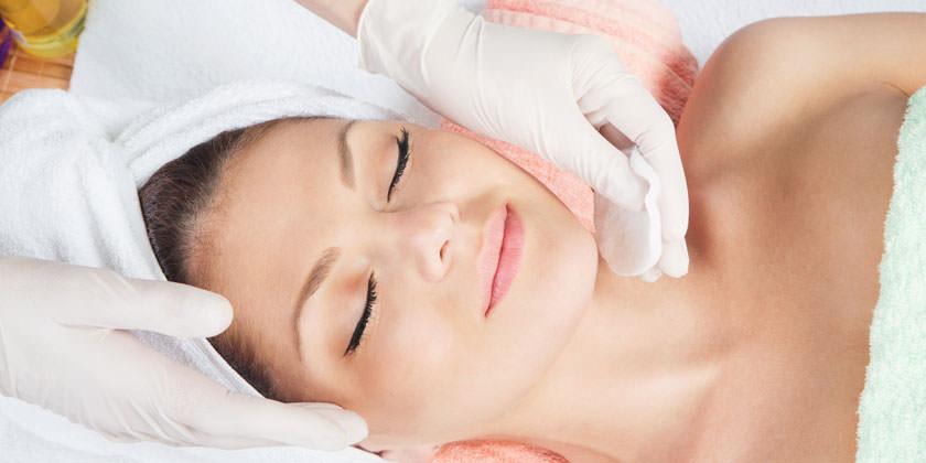 Peeling facial, el tratamiento ideal para cuidar la piel tras el verano